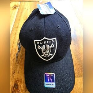 NWT_Reebok NFL Raider's Black Cap with Logo. Size 7 5/8